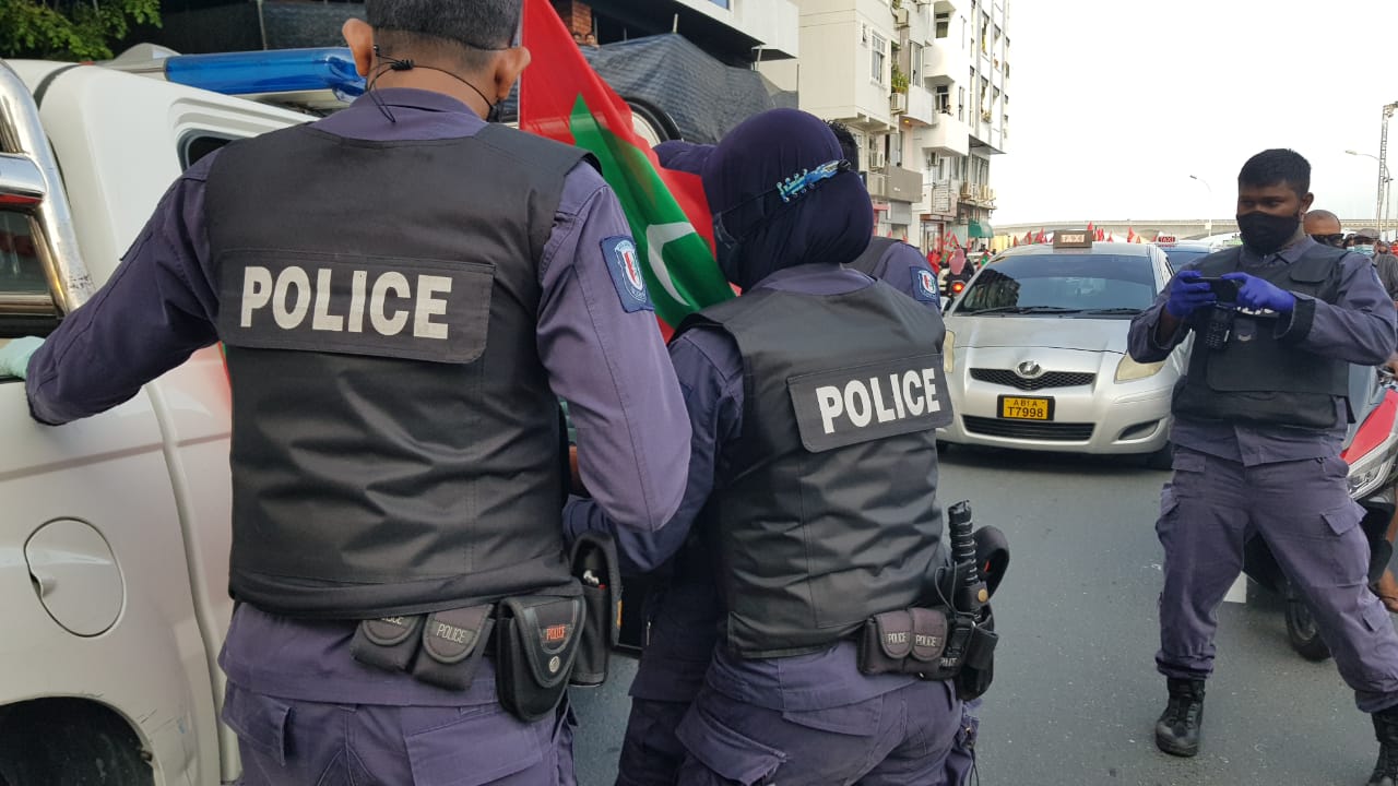 ޤާނޫނާއި ޚިލާފަށް ހެކި ހޯދާފަވާތީ، ޖިންސީ ގުނަވަނުގައި ހަރުކޮށްގެން އެތެރެކުރި ކަމުގައި ބުނާ މަސްތުވާތަކެތީގެ ދައުވާ ސާބިތުނުވި