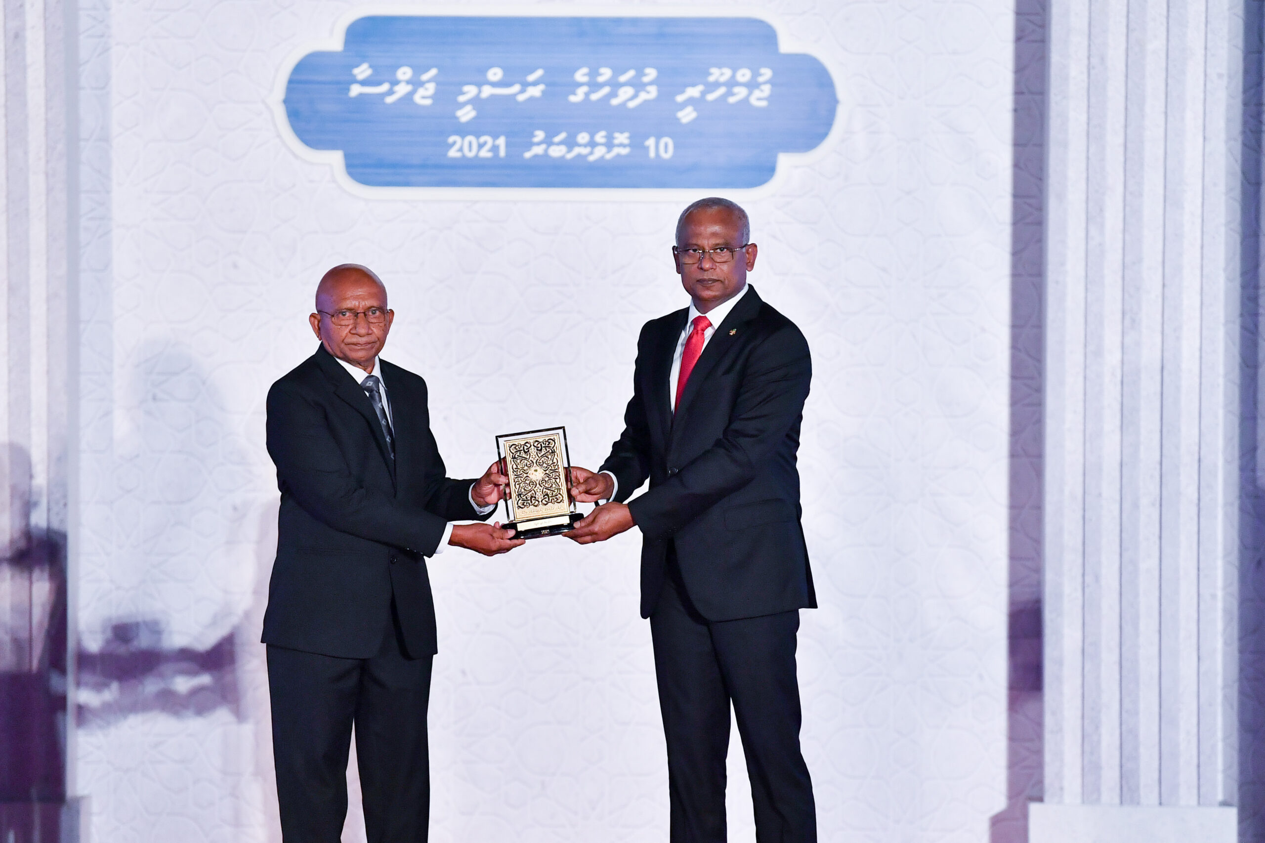މި އަހަރު ޝަރަފުވެރިކަމުގެ ޤައުމީ އިނާމު 10 ބޭފުޅަކަށް!