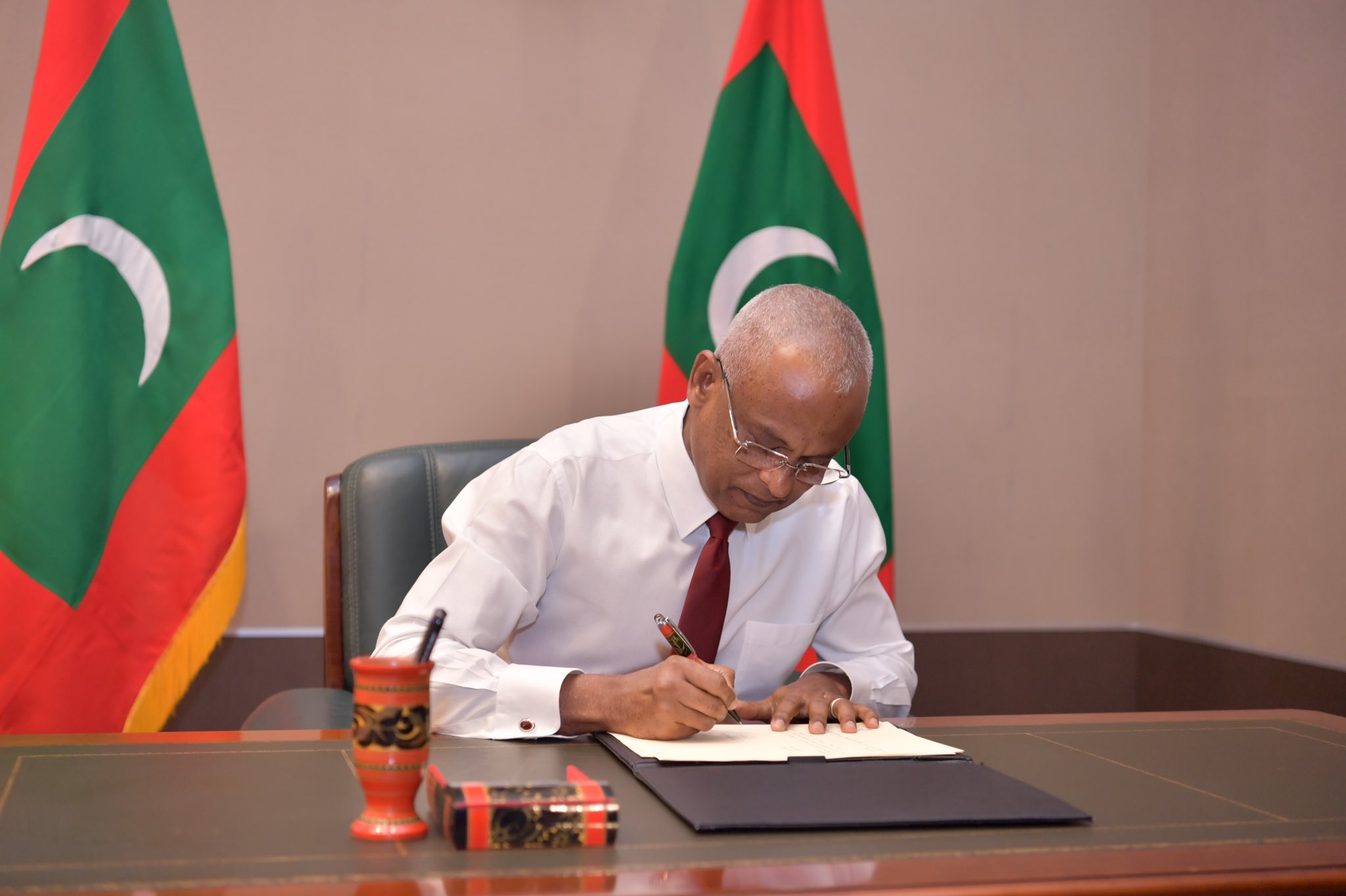 ޔުޓިލިޓީ ރެގިއުލޭޓަރީ އޮތޯރިޓީގެ ޤާނޫނަށް 1 ވަނަ އިޞްލާޙު ގެނައުމުގެ ބިލު ތަސްދީޤުކުރައްވައިފި