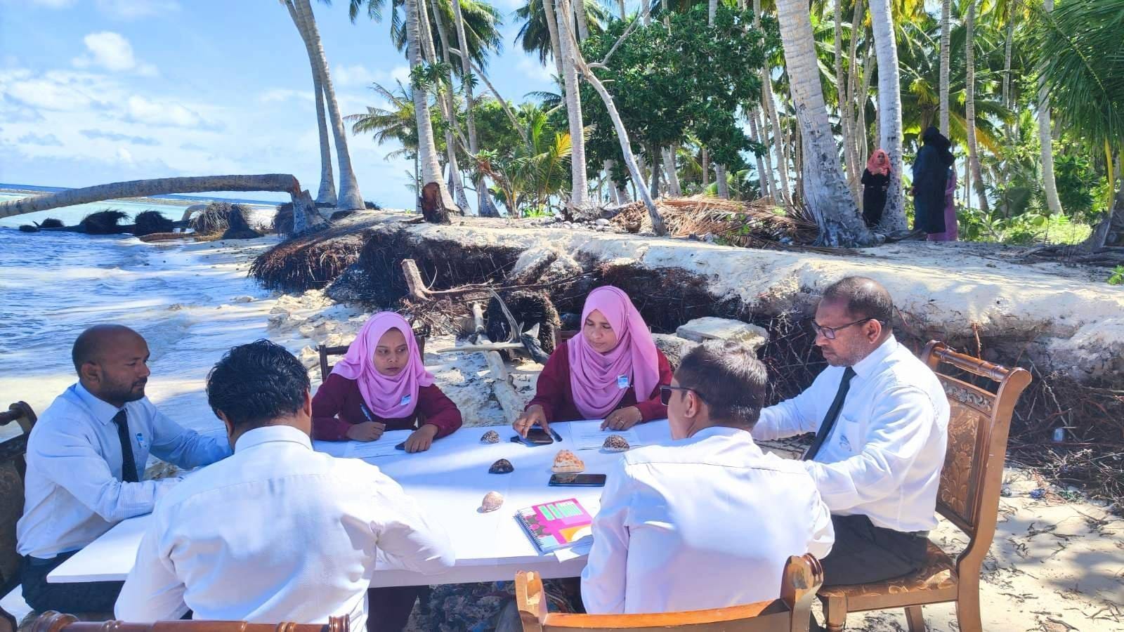 ރަށްގިރުމުގެ މައްސަލަ ސަރުކާރުގެ ސަމާލުކަމަށް ގެންނަން ގއ. މާމެންދޫ ކައުންސިލްގެ ޖަލްސާ ގިރާ ސަރަހައްދުގައި!