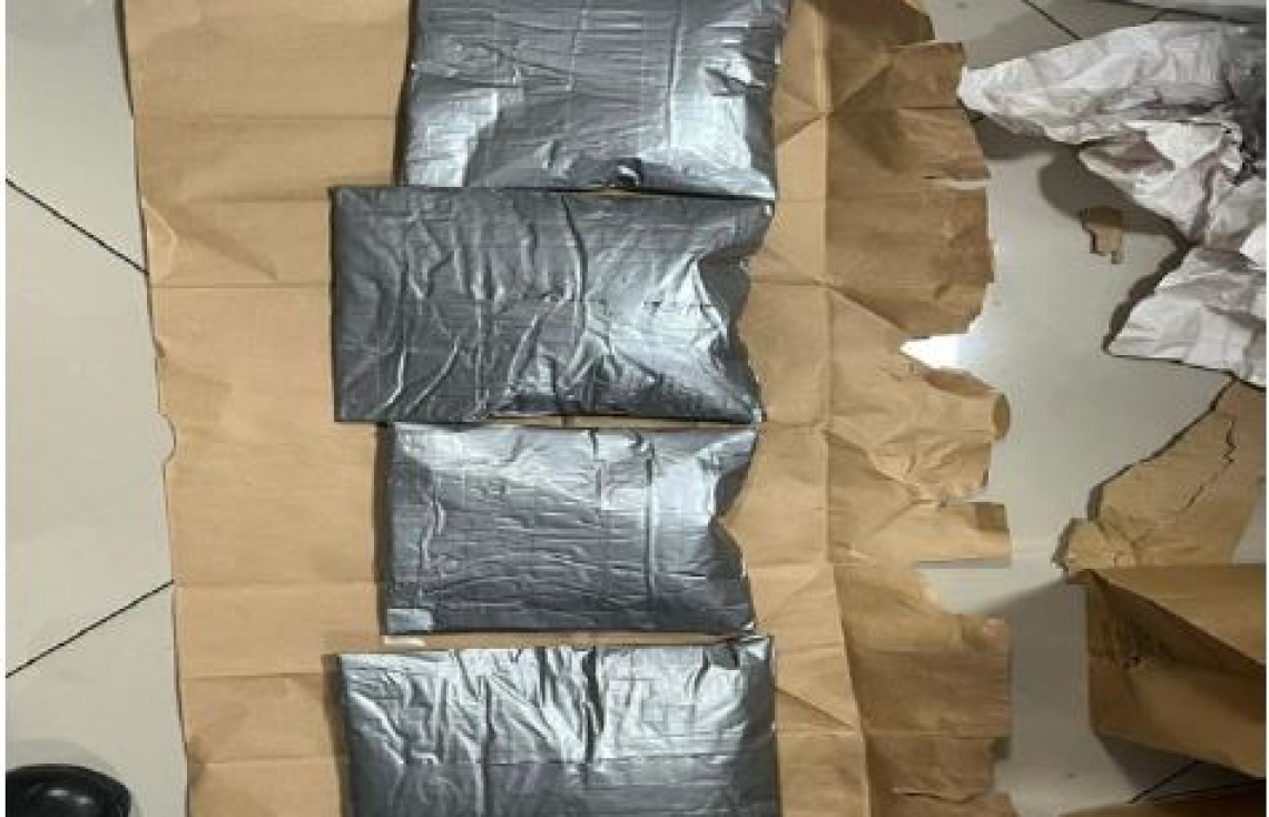 ވައިގެ މަގުން ރާއްޖެއަށް އެތެރެކުރި 2 ކިލޯއަށް ވުރެ ގިނަ ކޮކެއިން އަތުލައިގެންފި، އަގު 7.7 މިލިޔަނަށް އަރާ