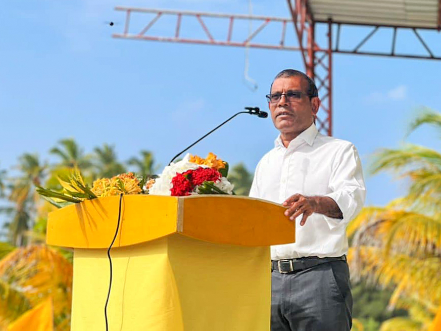ސަރުކާރުން ރަށްތަައް ކޮނެލެކޮނެލައި ތިބެނީ، މަސައްކަތް ނިމޭތަނެއް ނުފެނޭ: ނަޝީދު