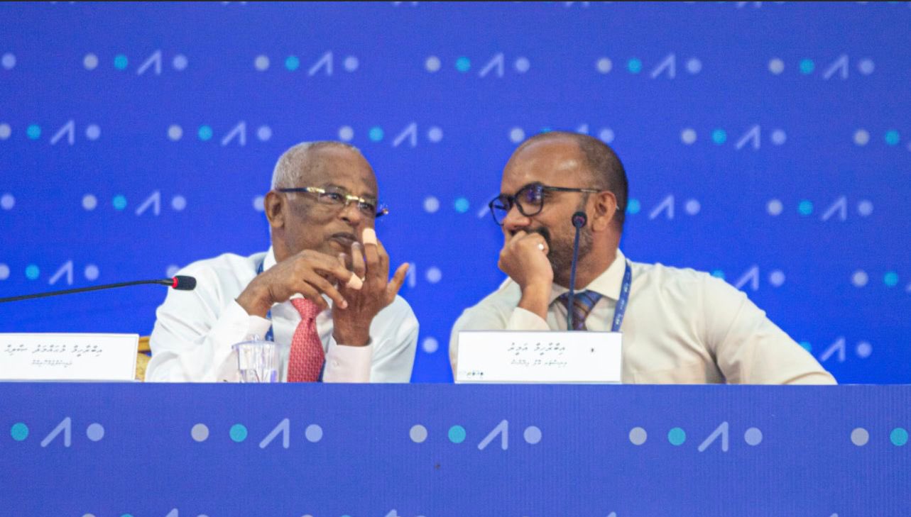 ރައީސް އިގުތިސާދީ ނިންމުންތައް ނިންމަވަނީ ސިޔާސީ މަންފާއަކަށް ނޫން: އަމީރު