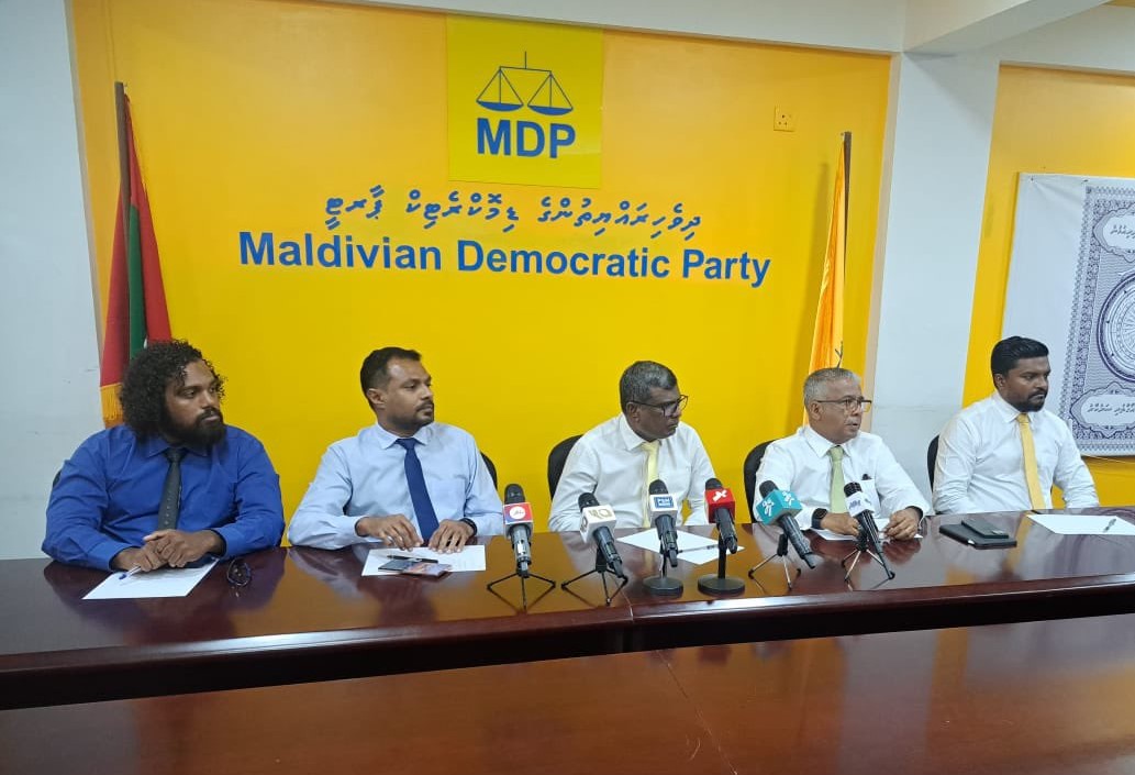 ދަފުތަރު ސާފުކުރި އިރު ރައީސް ސޯލިހުގެ ގާތް ބޭފުޅުން ވެސް ވަކިވި: އެމްޑީޕީ