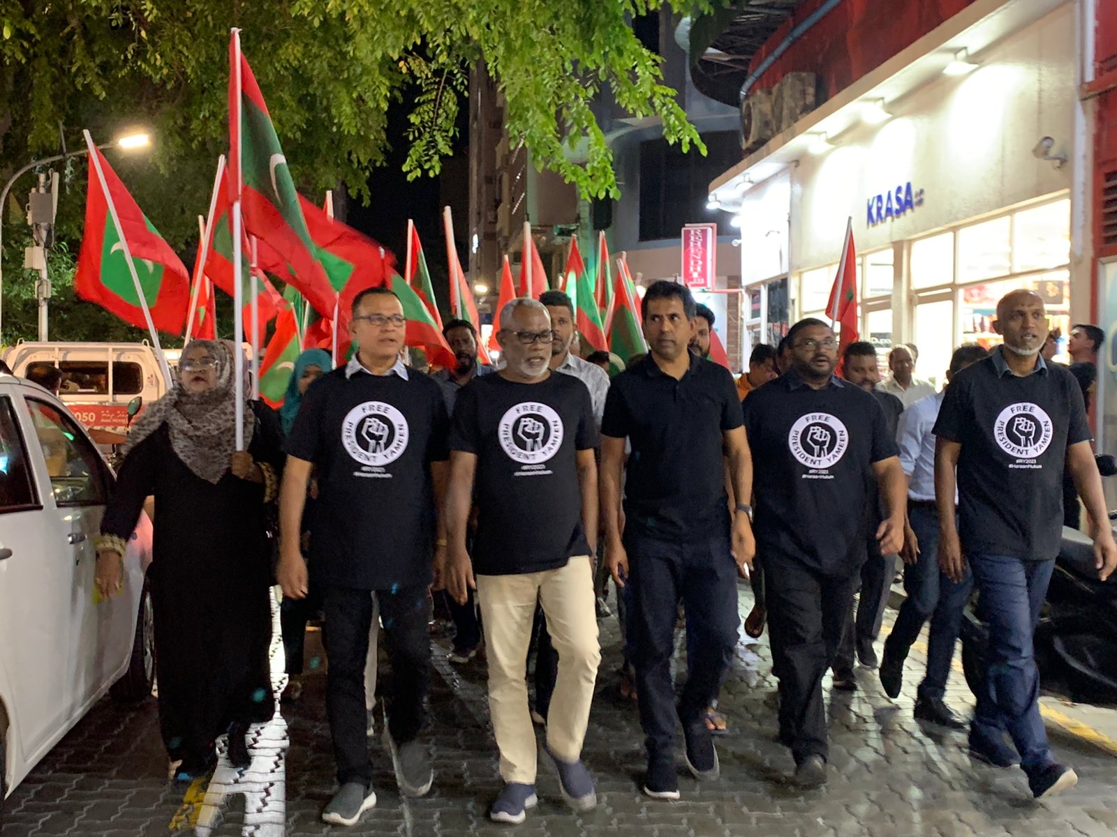 މުޒާހަރާގެ ތެރެއިން ހައްޔަރުކުރުމަށް ފަހު މޭޔަރު މުއިއްޒު ދޫކޮށްލައިފި
