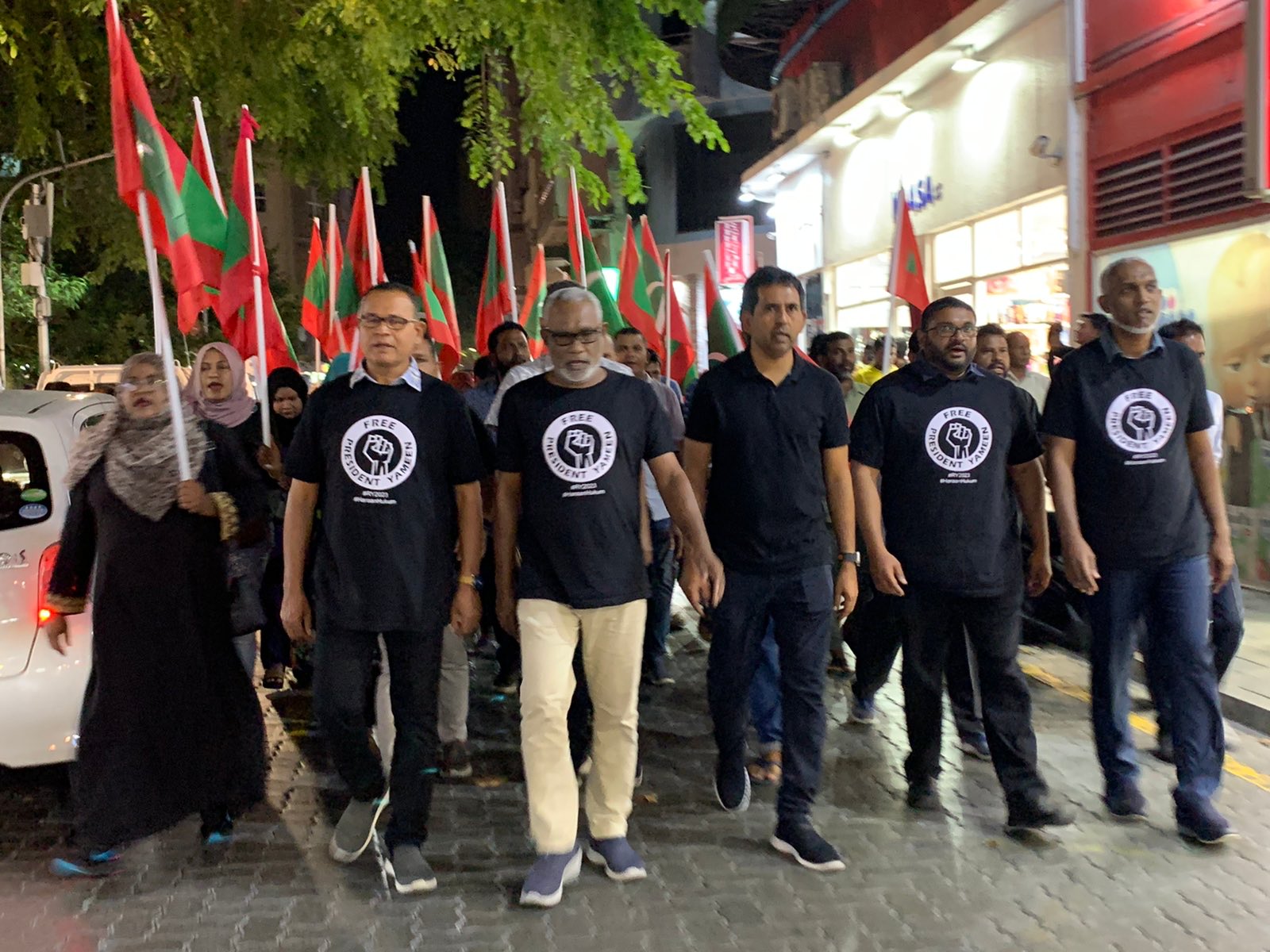 ޕީޕީއެމުން މިއުޅެނީ އާ ކެންޑިޑޭޓެއް ނެރެންތަ؟