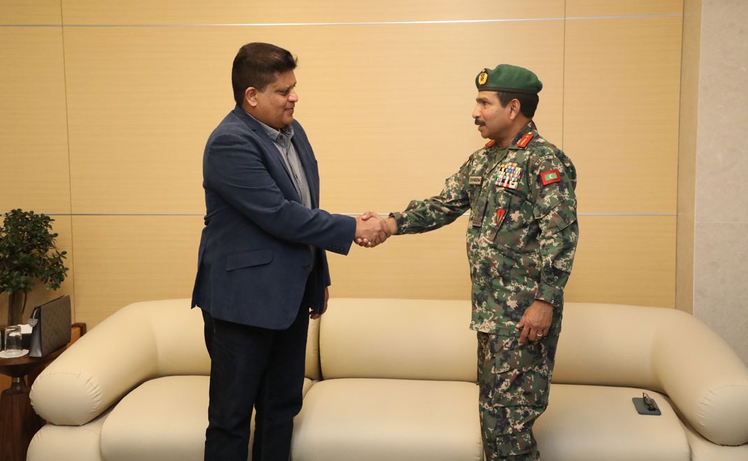 ރަސްމީ ދަތުރެއްގައި ލަންކާގެ ޑިފެންސް ޗީފް ރާއްޖެއަށް ވަޑައިގެންފި