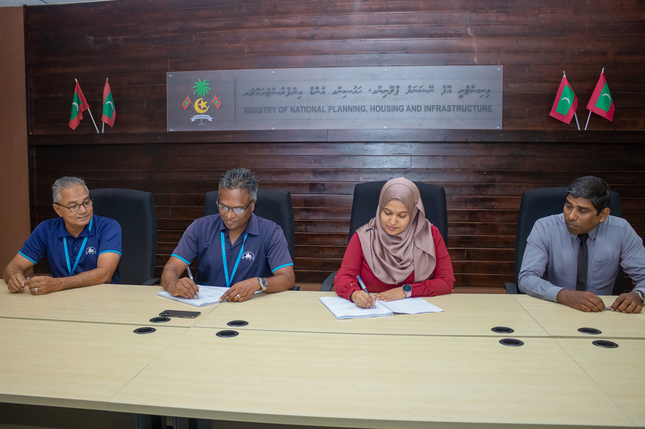 ހަތަރު ރަށެއްގައި ތަރައްޤީގެ މަޝްރޫޢުތައް ހިންގަން އެމްޓީީސީސީއާއި ހަވާލު ކޮށްފި