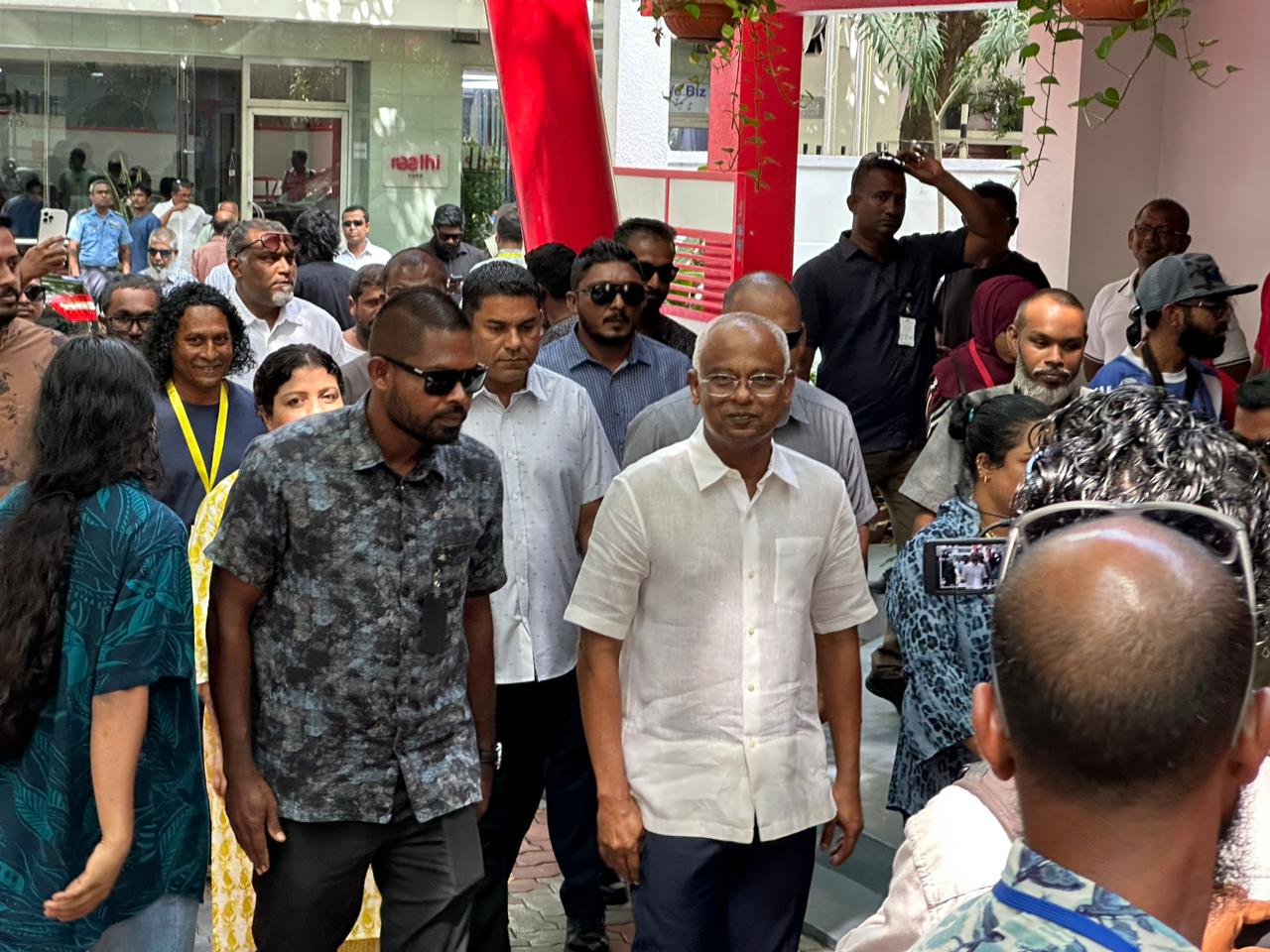 އެމްޑީޕީ ޕްރައިމަރީ: ވޯޓު ގުނަން ފަށައިފި، ކުރީގައި ރައީސް ސޯލިހު