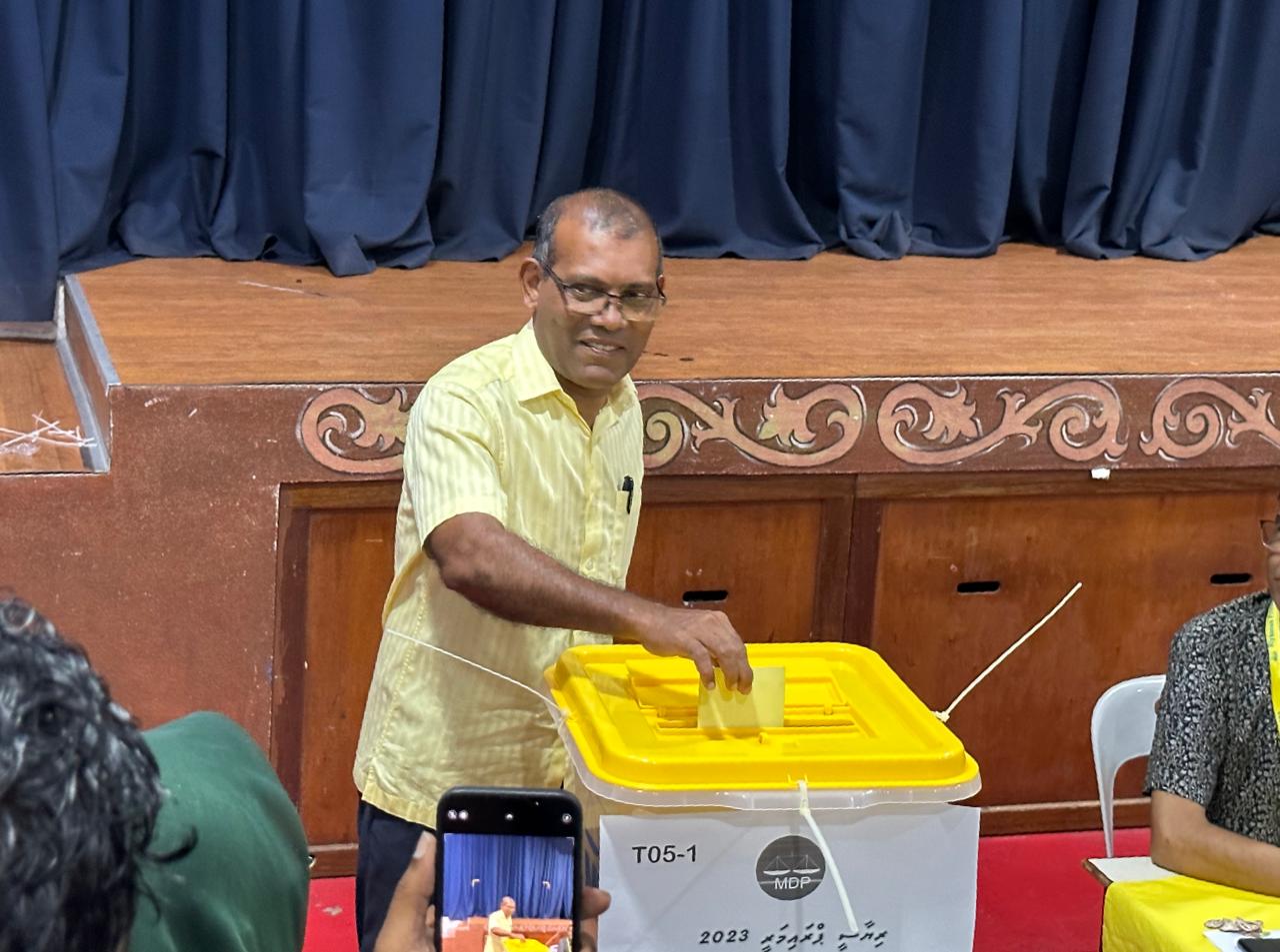 ނަޝީދު ވިދާޅުވަނީ ފެކްޝަނަށް ރަސްމީކޮށް ޖާގަ ދޭން ޖެހޭ ކަމަށް!