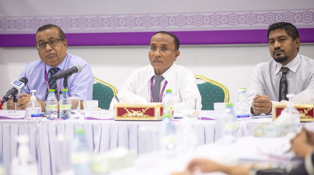 ބައެއް ނޫސްތަކުން ފޮނުވި މީހުން ވޯޓުލާ މަރުކަޒުގައި މާރާމާރީ ހިންގާފައި އެބަހުރި: އީސީ