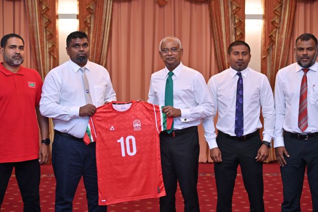 4 ނޭޝަންސް ކަޕް ގައި ކުޅޭ ރާއްޖޭގެ ޓީމްގެ ޖާޒީ ރައީސަށް ވެދުމަށް އަރުވައިފި