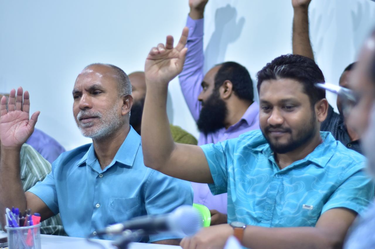 ރިޔާސީ އިންތިހާބުގައި ރައީސް ސޯލިހަށް ތާއީދުކުރަން މަޝްވަރާ ކުރަން އަދާލަތުން ނިންމައިފި