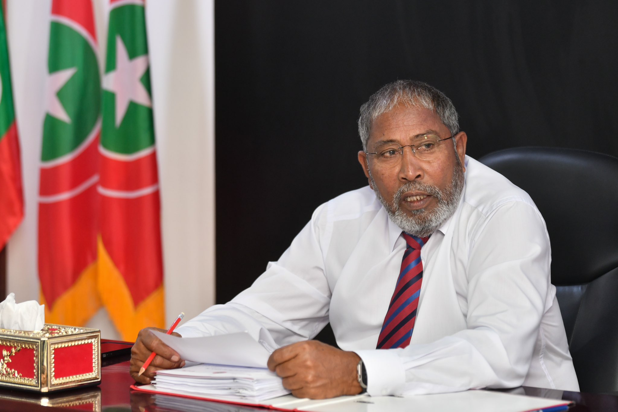 ސިޔާސީ ޕާޓީތަކުގެ ސަމާލުކަން އަނެއްކާ ވެސް ގާސިމަށް!