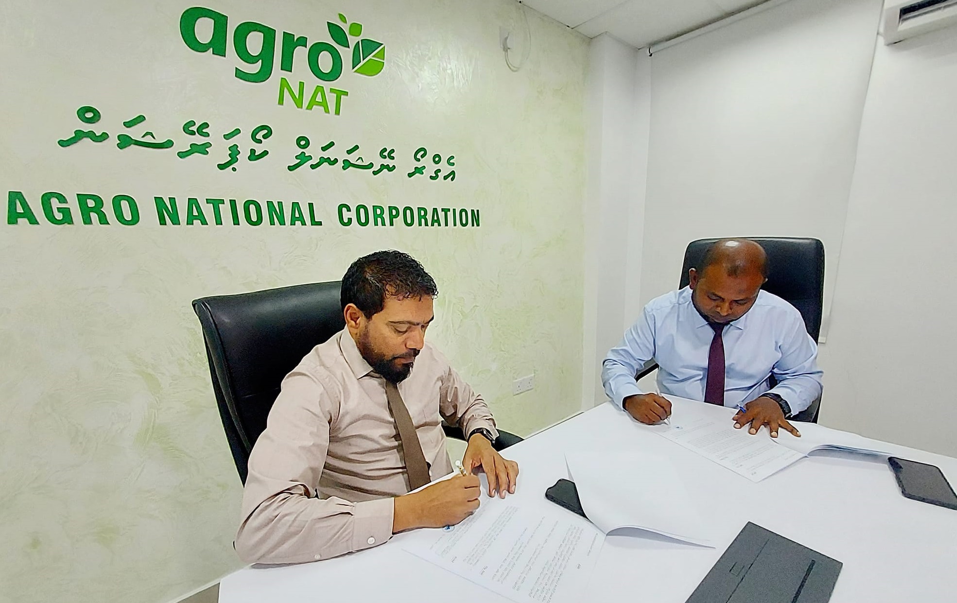 ދަނޑުވެރިކަން ކުރަން އިސްދޫން އެގްރޯނެޓަށް އެއް ލައްކަަ އަކަފޫޓުގެ ބިމެއް ކުއްޔަށް ދީފި