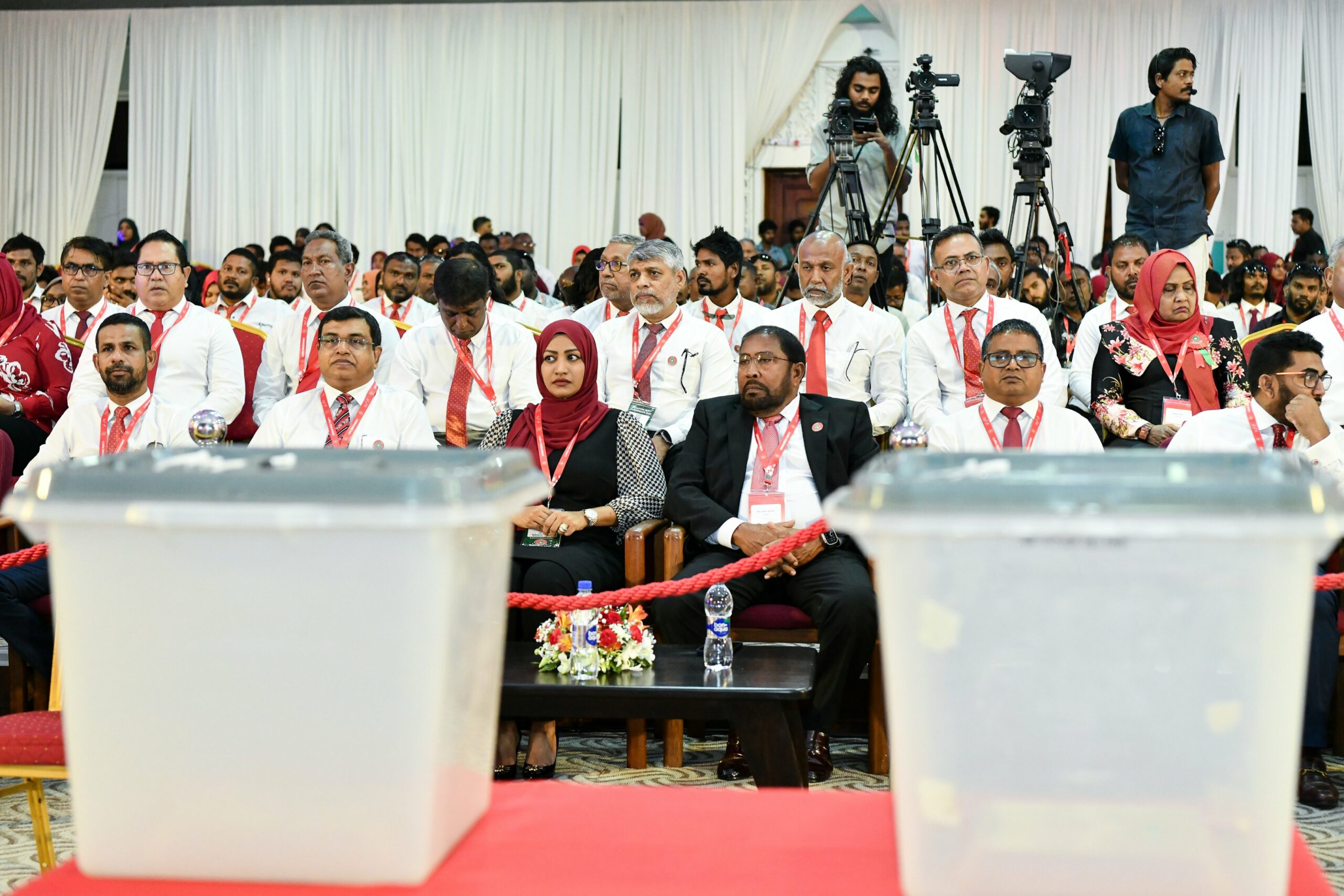 ޖޭޕީގެ ލީޑަރަކަށް އިންތިހާބަކާ ނުލައި ގާސިމް ހޮވިއްޖެ