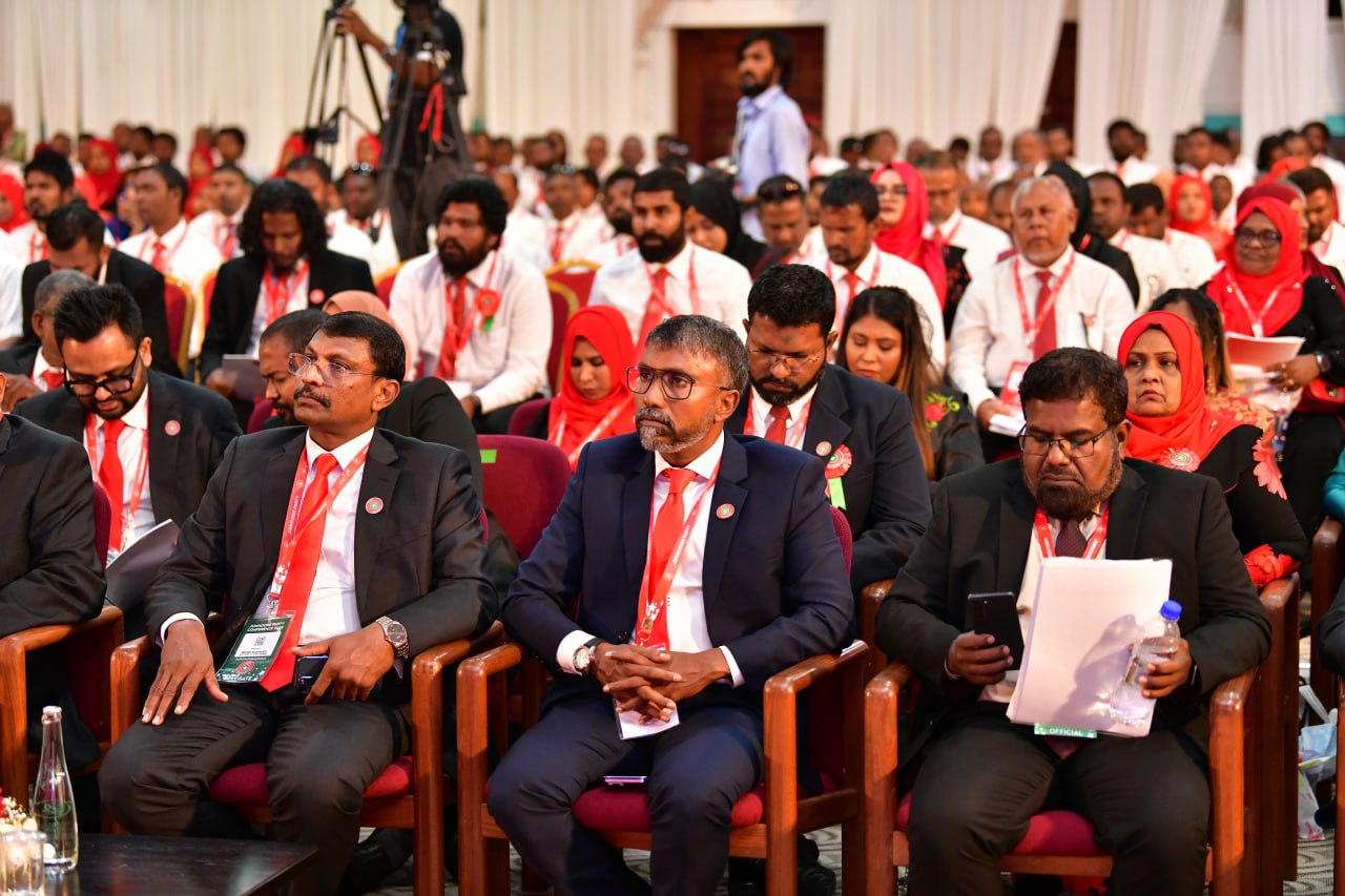 ގާސިމްގެ ސްޕެޝަލް އެންވޯއިއަކަށް އިލްހާމް ހަމަޖައްސައިފި