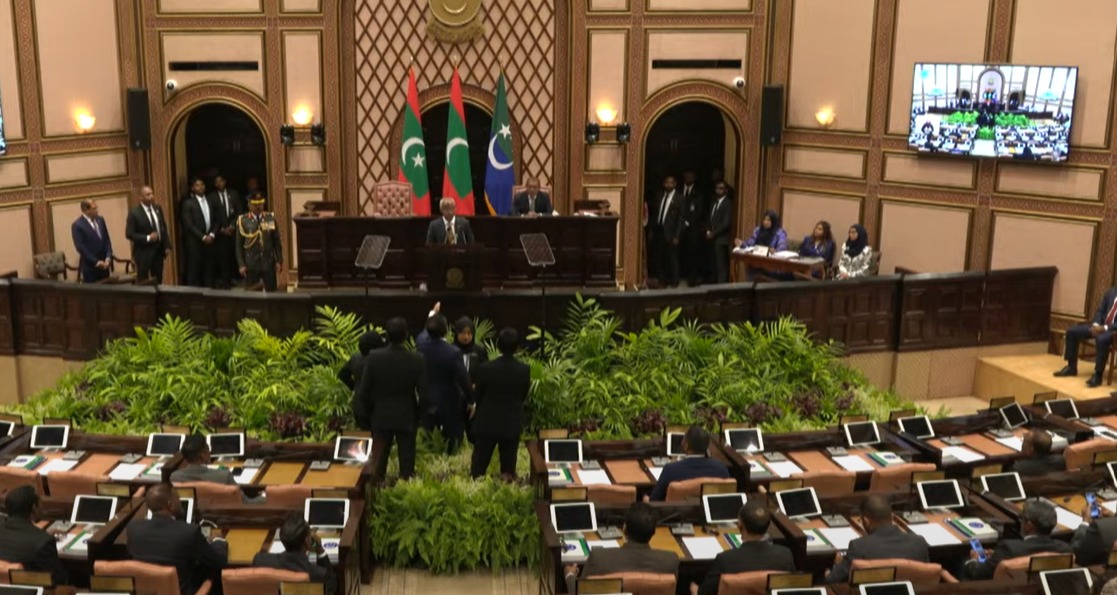 ރިޔާސީ ބަޔާން އިއްވެވިޔަ ނުދީ އިދިކޮޅުން ހުރަސް އަޅައިފި