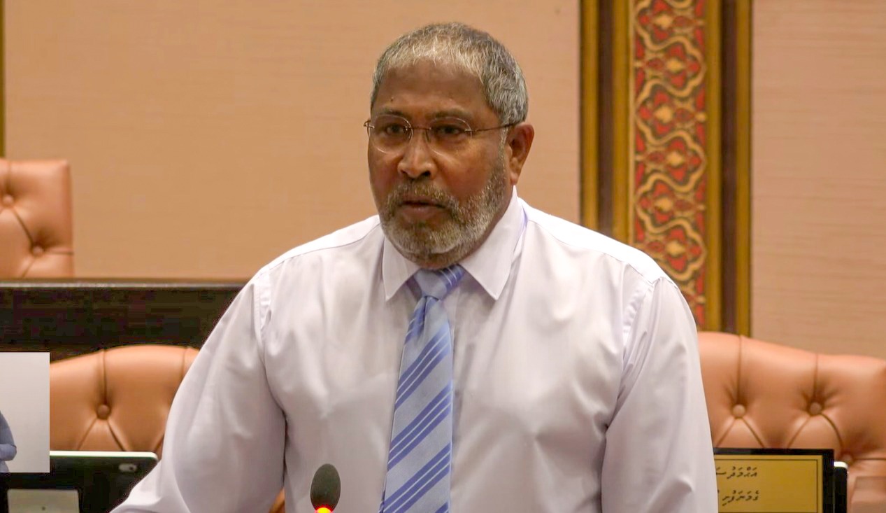 ޑްރަގް ގެންނަ މީހުން ފޮނުވައިލާ ގަވައިދު ހެދީ ގާނޫނުއަަސާސީގެ ބާރު ކަނޑުވައިލަން: ގާސިމް