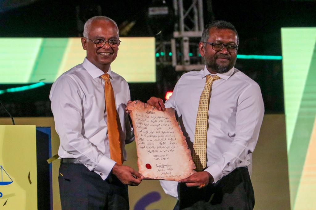 ރައީސް ސޯލިހަށް ރިޔާސީ ޓިކެޓް ހަވާލުކޮށްފި