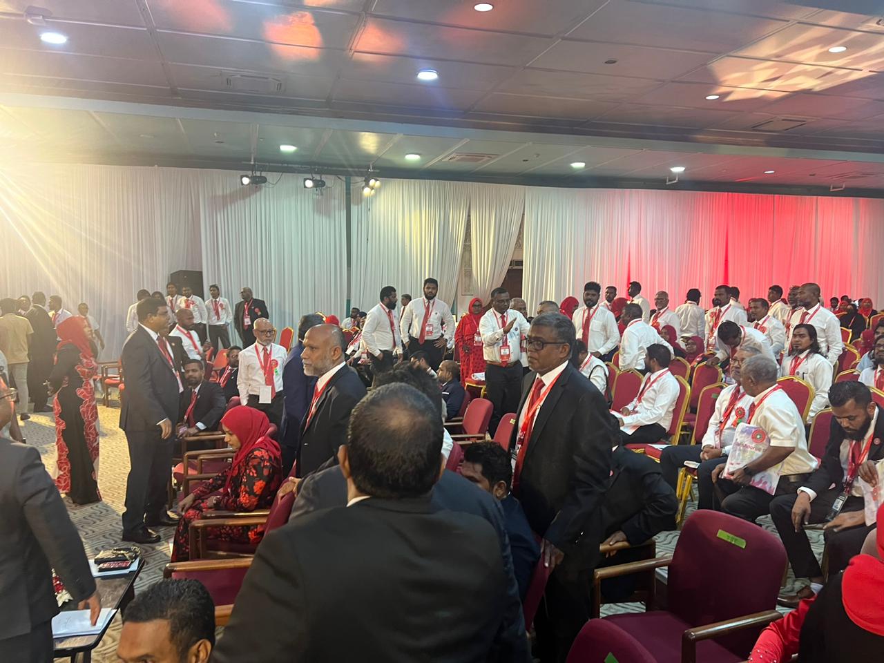 ވޯޓުކަރުދާހުގައި ފޮޓޯނެތުމުން ޖޭޕީގެ ޤައުމީ ކޮންފަރެންސް ހޫނުވެ މެދުކަނޑާލައިފި