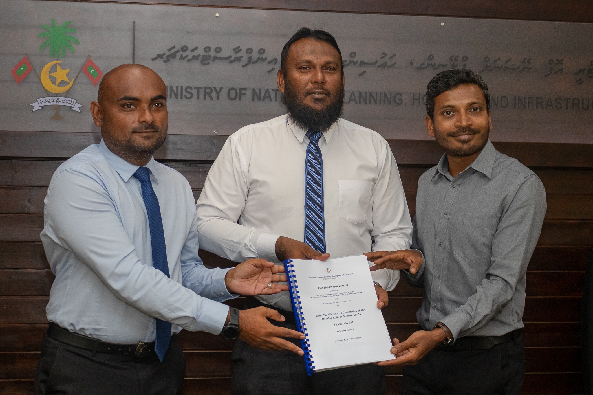 ކޮޅުފުށީގައި އިމާރާތްކުރަން ފަށާފައިވާ 100 ހައުސިންގ ޔުނިޓުތައް ނިންމުމުގެ މަސައްކަތް އާރްސީސީއަށް