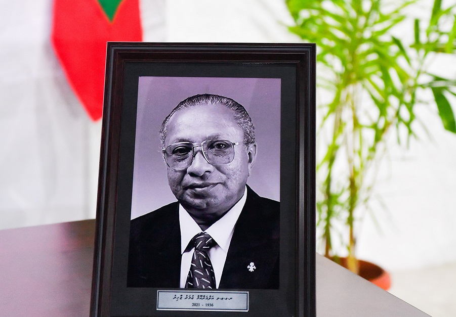 "އުމަރު ޒާހިރުގެ ގައުމީ ހިދުމަތުން ލިބިގަންނަން ޖެހޭ ފިލާވަޅަކީ ގައުމަށް އިހްލާސްތެރިވުމާއި ތެދުވެރިވުން "