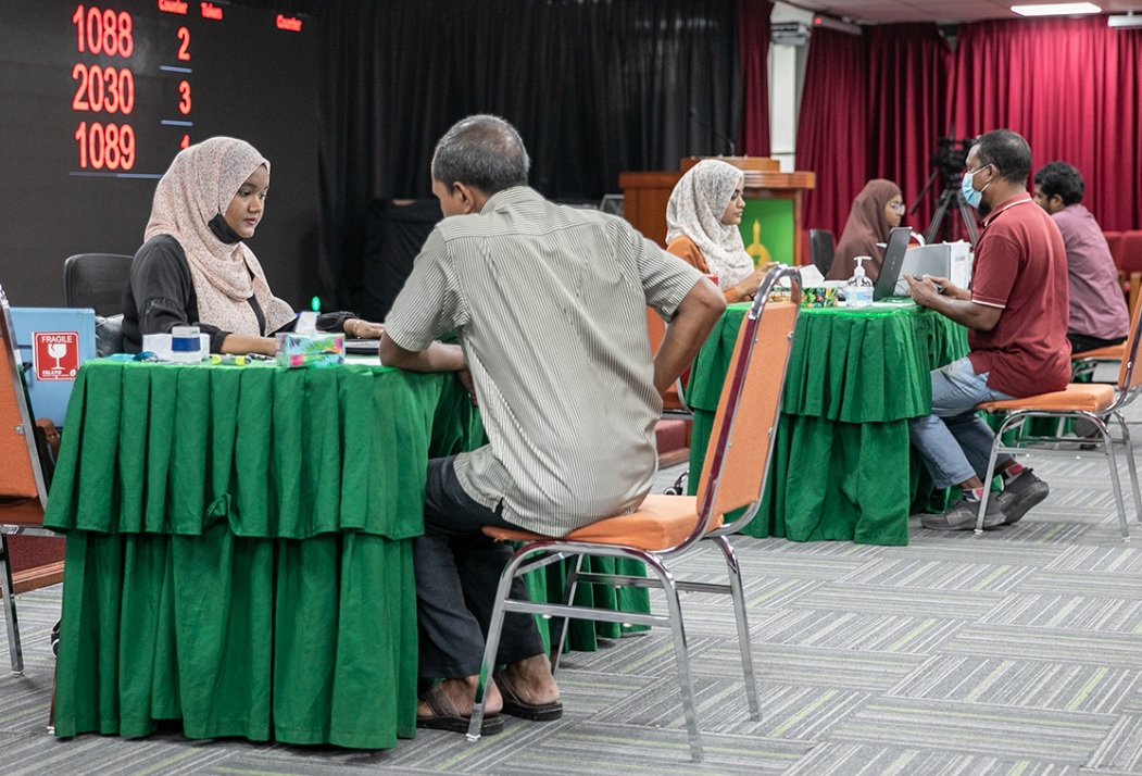 ފިތުރު ޒަކާތް ބަލައިގަންނަން ފަށައިފި