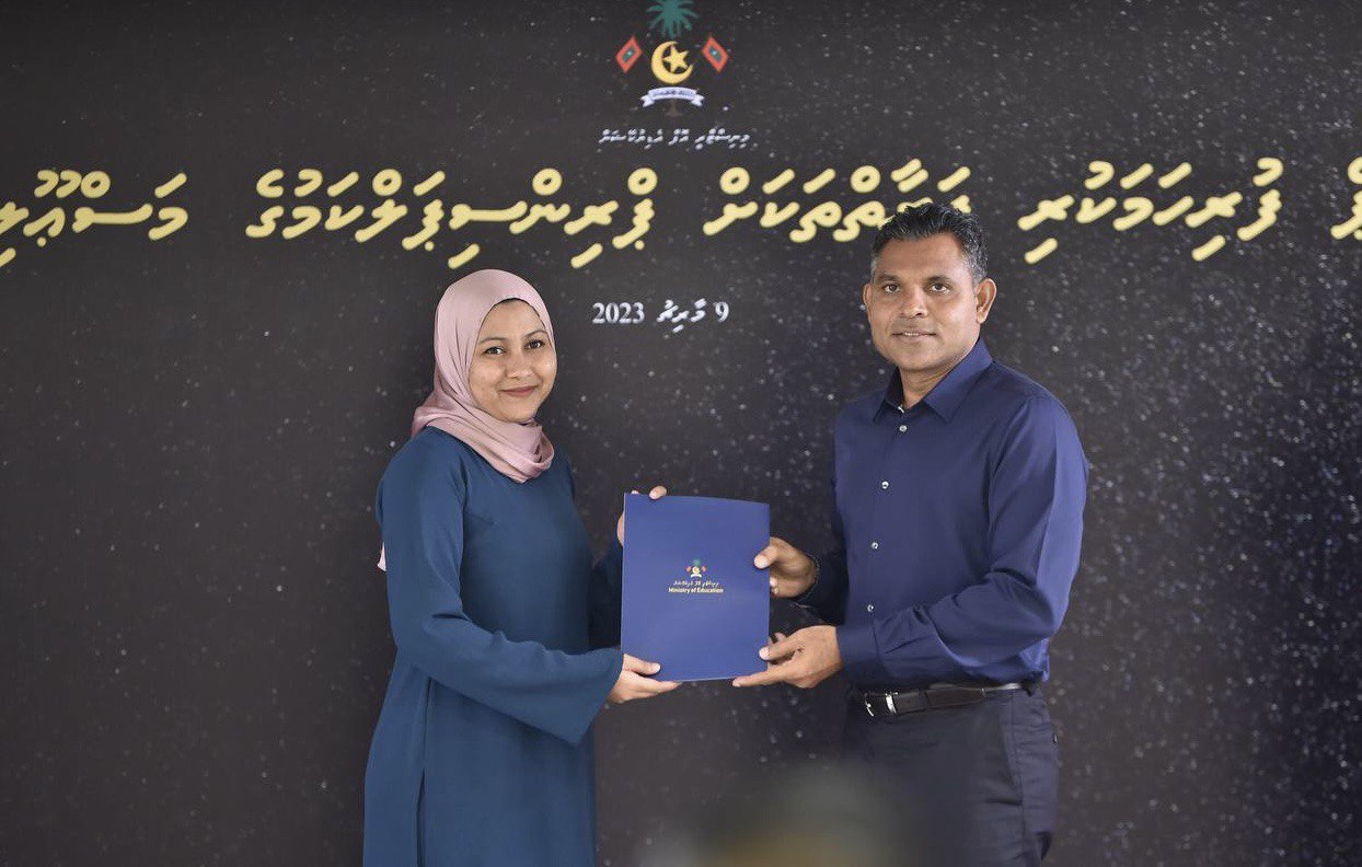 ސްކޫލުތަކާ އަލަށް ގުޅިވަޑައިގަންނަވާ ޕްރިންސިޕަލުންނަށް މަޤާމުގެ ލިއުން ހަވާލުކޮށްފި