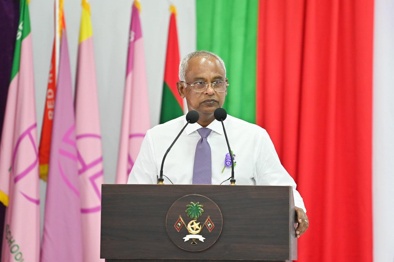 ޔުނިވާސިޓީ މުވައްޒަފުންގެ ބޮޑު މުސާރަތައް ރައީސް އިއުލާނުކުރައްވައިފި، ލެކްޗަރާއަކަށް 29،900 ރުފިޔާ