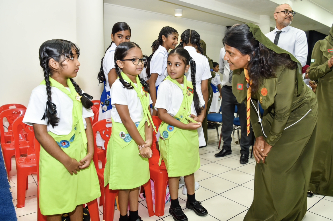 ވޯލްޑް އެސޯސިއޭޝަން އޮފް ގަރލް ގައިޑްސް އަދި ގަރލް ސްކައުޓުންނަށް ދޭ އެންމެ މަތީ ޝަރަފް މެޑަމް ފަޒްނާއަށް އަރުވައިފި