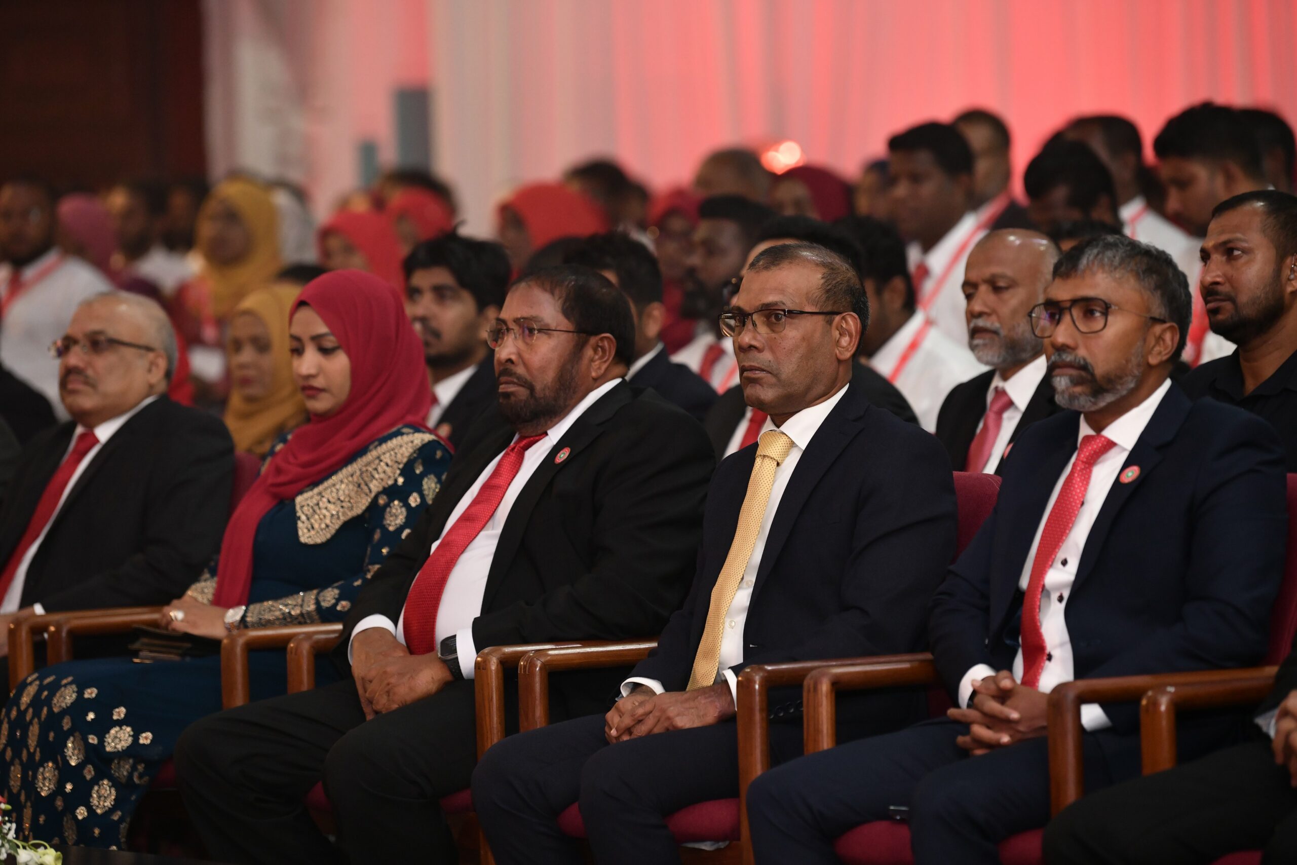 ޖޭޕީން މިކިޔަނީ ކޮން 15 އެއް؟