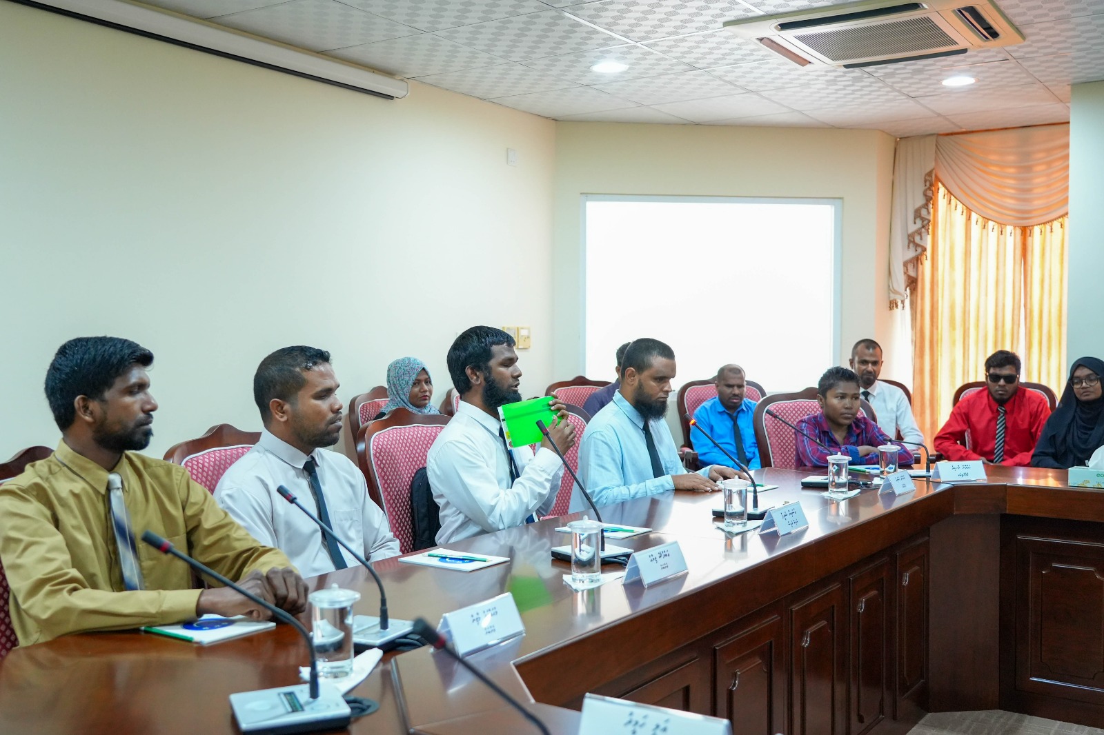 ލޯފަން މީހުން އަމިއްލައަށް ވޯޓުލެވޭގޮތަށް ގާނޫނު އިސްލާހުކޮށްފި