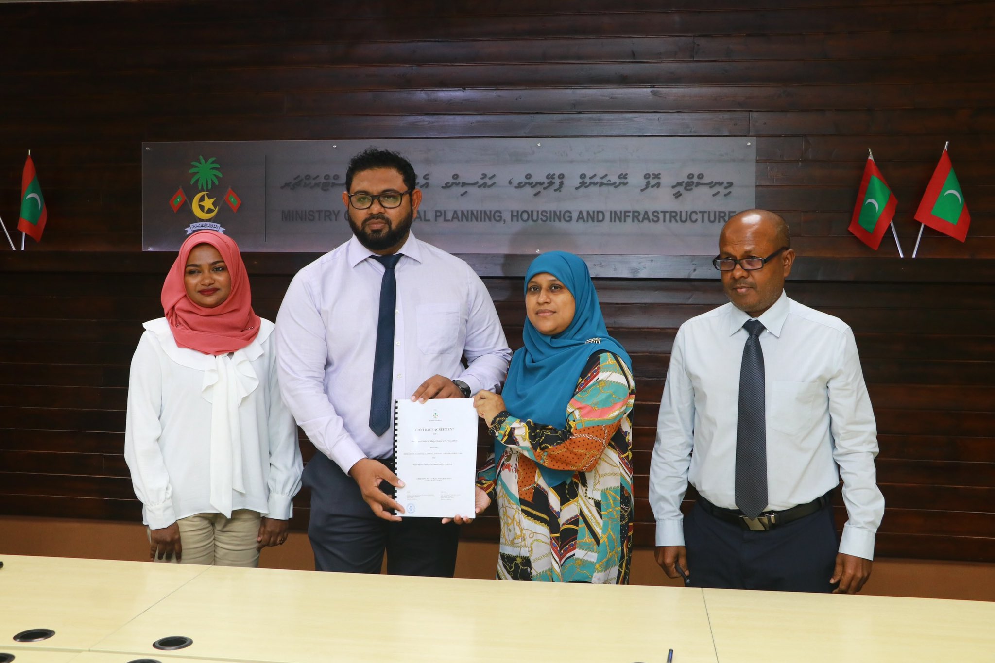 ނ. މަނަދޫގެ މަގުތަކުގައި ތާރު އަޅަން އާރުޑީސީއަށް!