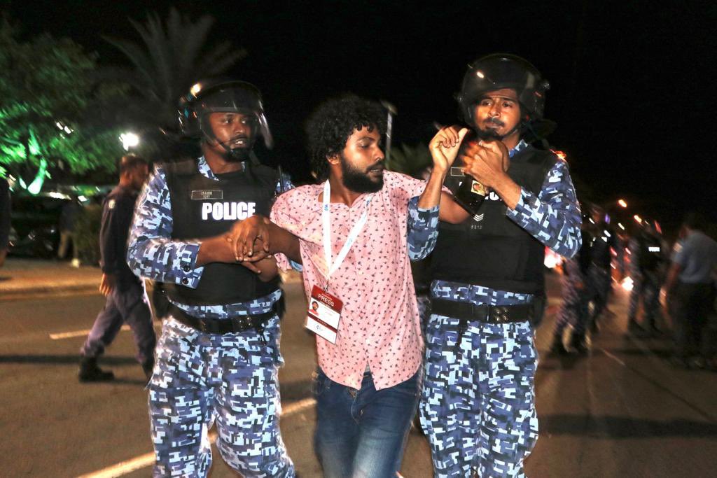 ނޫސްވެރިޔަކު ހައްޔަރު ކުރީ ފުލުހެއްގެ ގައިގައި ޖެހިމައްސަލައެއްގައި: ފުލުހުން