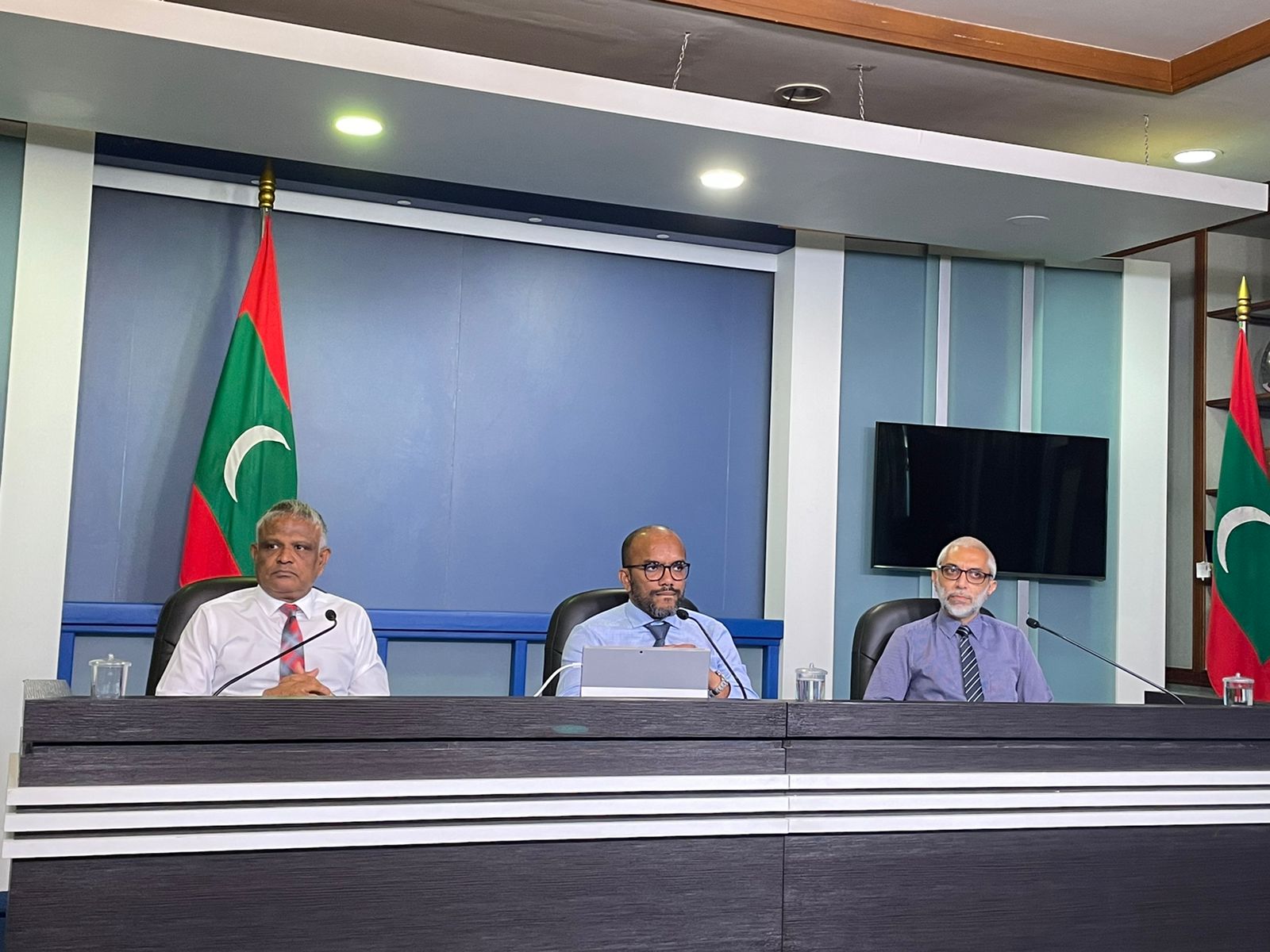 ޔުނިވާސިޓީތަކުގެ މުސާރަ: އެންމެ ބޮޑު ބަދަލެއް އައީ އެސޯސިއޭޓް ލެކްޗަރާއިންނަށް