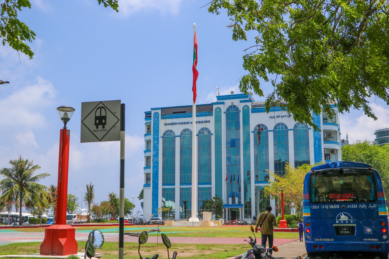 އިމާރާތުން ވެއްޓި ނިޔާވި އަންހެންމީހާގެ ފޮޓޯ ނުފަތުރަން އިލްތިމާސްކޮށްފި