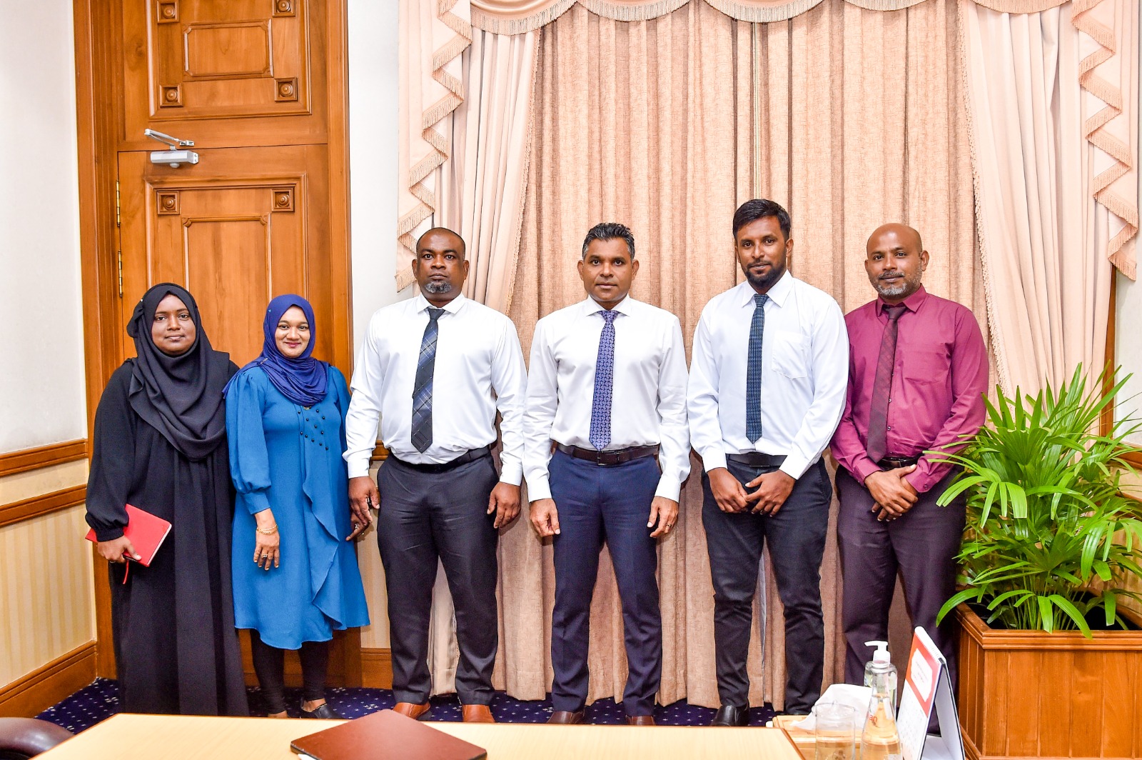 ނައިބު ރައީސް ފިޔޯރީގެ ކައުންސިލް މެންބަރުންނާއި ބައްދަލު ކުރައްވައިފި