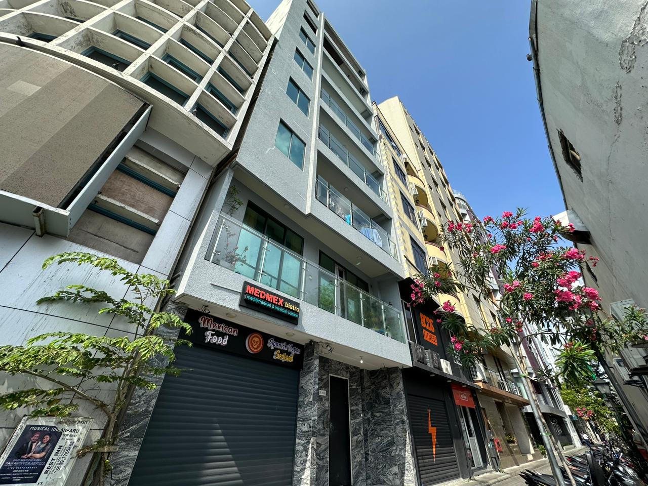 މާލޭގެ ގެއެއްގެ ބެލްކަނިން 4 އަހަރުގެ ކުއްޖަކު ވެއްޓި މަރުވެއްޖެ