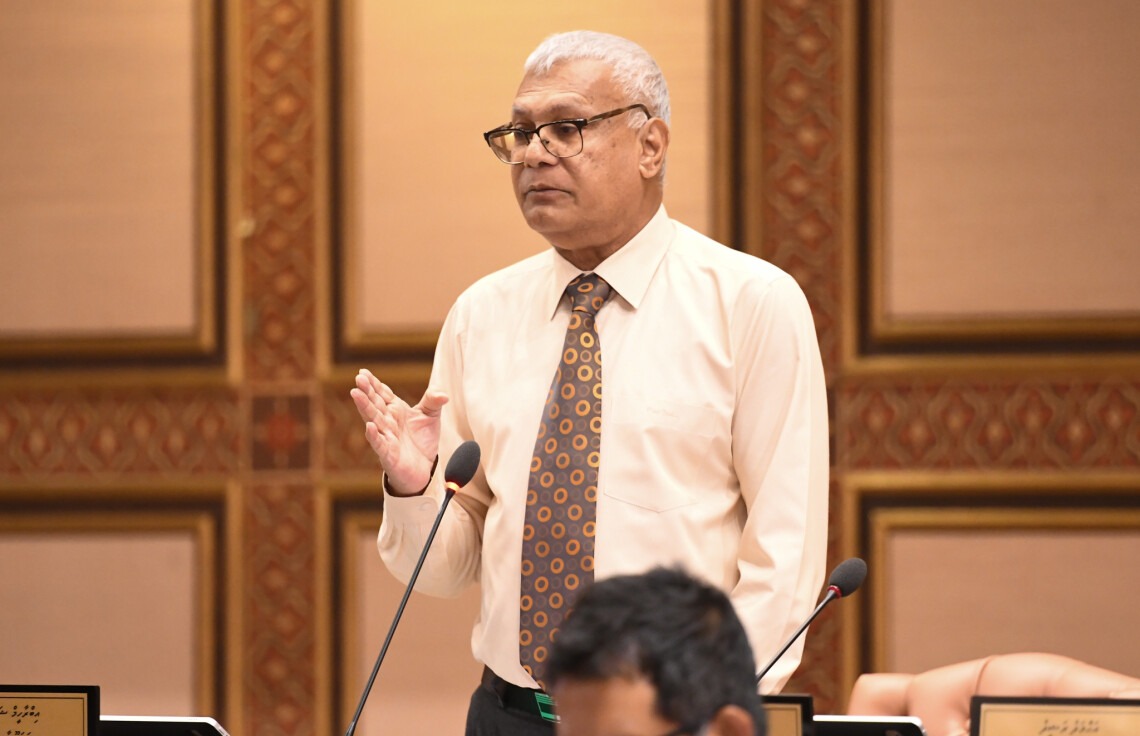 މެމްބަރު ޝަރީފުގެ "ރުޅިގަނޑު" ނަޝީދަށާއި އަރިސްބޭފުޅުންނަށް!