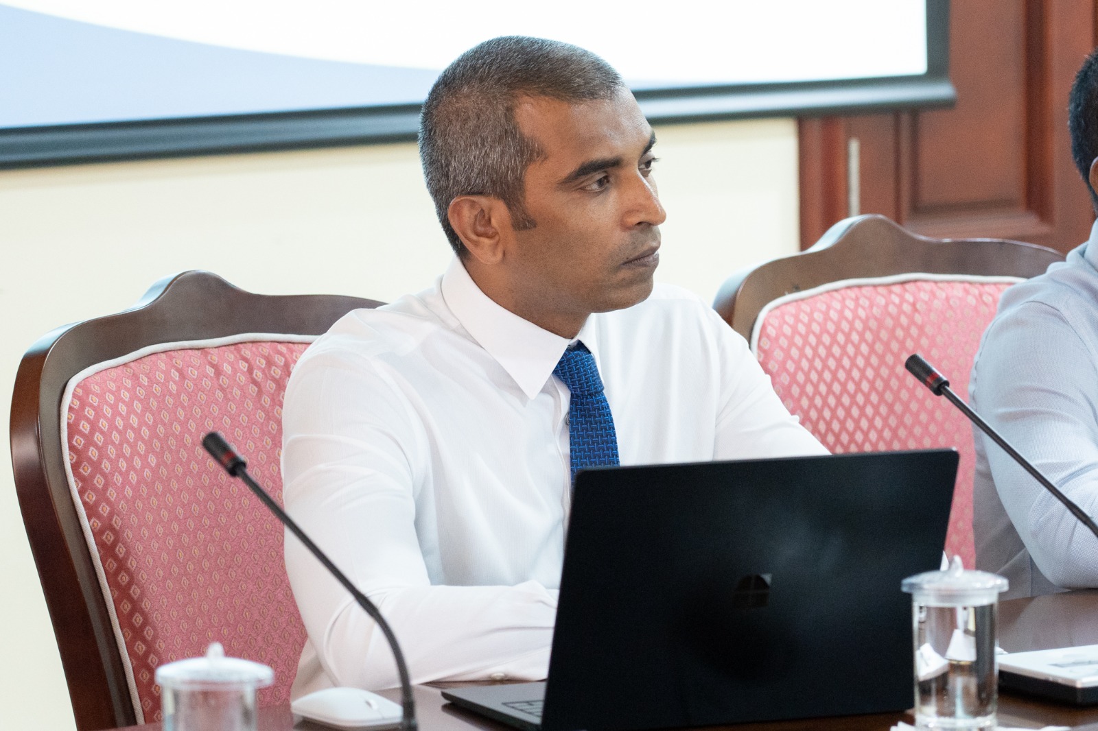 ކުންފުނިތަކުގެ އެއްދިމާލެއްގައި އެއް ބަޔަކު ގިނަދުވަހު ބޭއްތިއްބުން ރަނގަޅެއްނޫން: އޮޑިޓާ ޖެނެރަލް