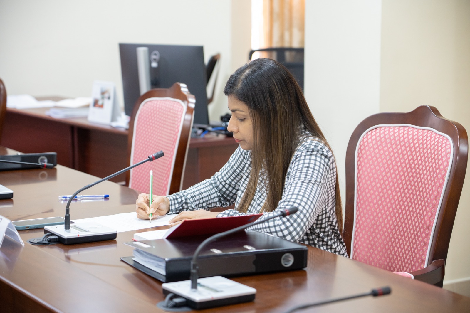 ސައި ކޮޓަރީގައި އިންނަވަނިކޮށް ރައީސް ނަޝީދު ގޯނާ ކުރެއްވިކަމުގެ ތުހުމަތު ރޮޒޭނާ ކުރައްވަފި