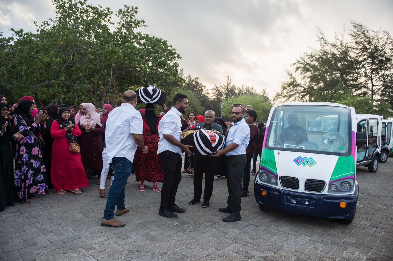 ވިލިމާލޭ ބަގީގެ ޚިދުމަތް ފަށަށް ބޭނުންވާ ބަގީތައް އެރަށަށް ގެންގޮސްފި