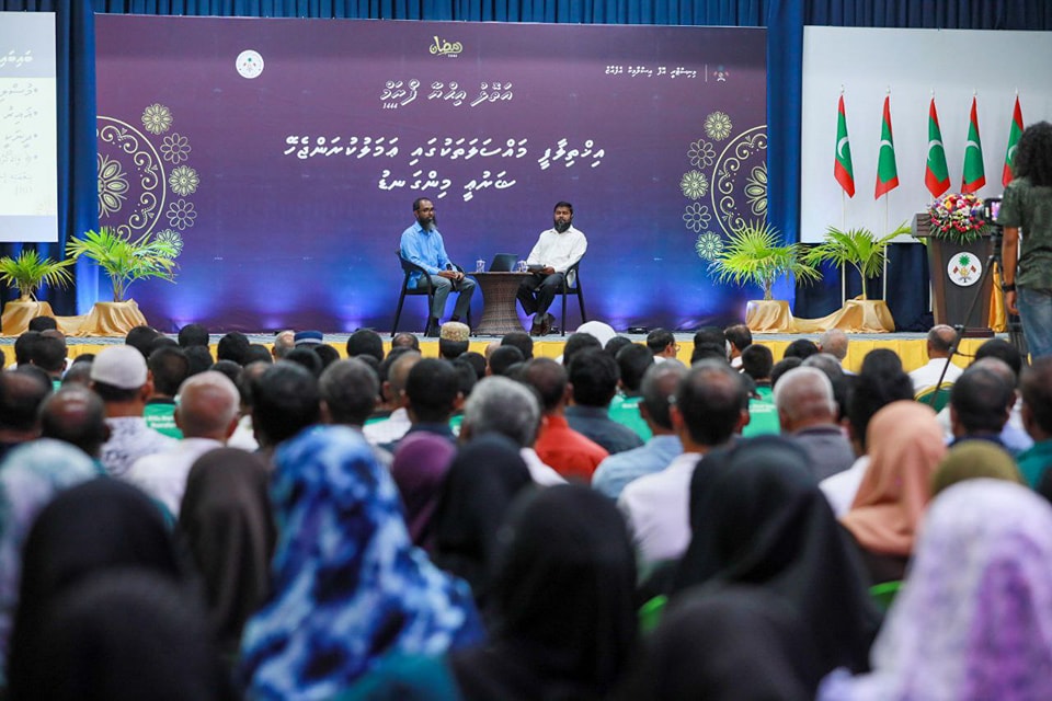 "ގިނަ ގިނައިން އިހްތިލާފްވެ، އަރައިރުންވާނަމަ އައިރު މުސްލިމުންނަށް އިސްލާމްދީން ފެންނާނީ ހުތުރުކޮށް"