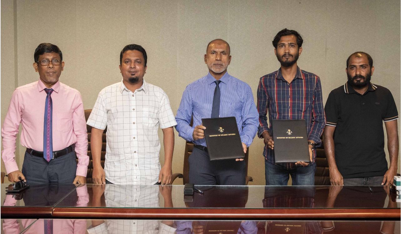 އއ. ހިމަންދޫގައި އިމާރާތްކުރުމަށް ހަމަޖެހިފައިވާ މިސްކިތުގެ އެއްބަސްވުމުގައި ސޮއިކޮށްފި