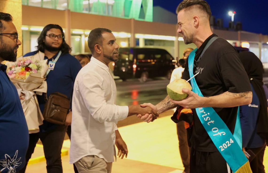 މި އަހަރުގެ ފުރަތަމަ ފަތުރުވެރިޔާއަށް ހޫނު މަރުހަބާއެއް