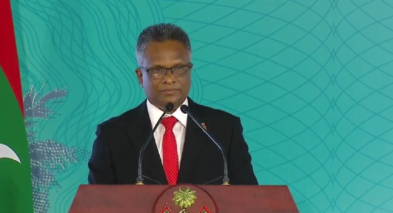 ރައްޔިތުންނަށް ލާބަ ލިބޭ އެއްވެސް ކަމެއްގެ ހުރަހަކަށް ނުވާނަން: މޭޔަރު އާޒިމް