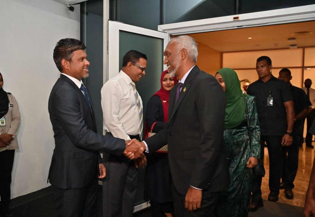 ރައީސް ގެ ދެކަނބަލުން ފުރަމާނަ ދަތުރުފުޅެއްގައި ޗައިނާ އަށް ފުރާވަޑައިގެންފި