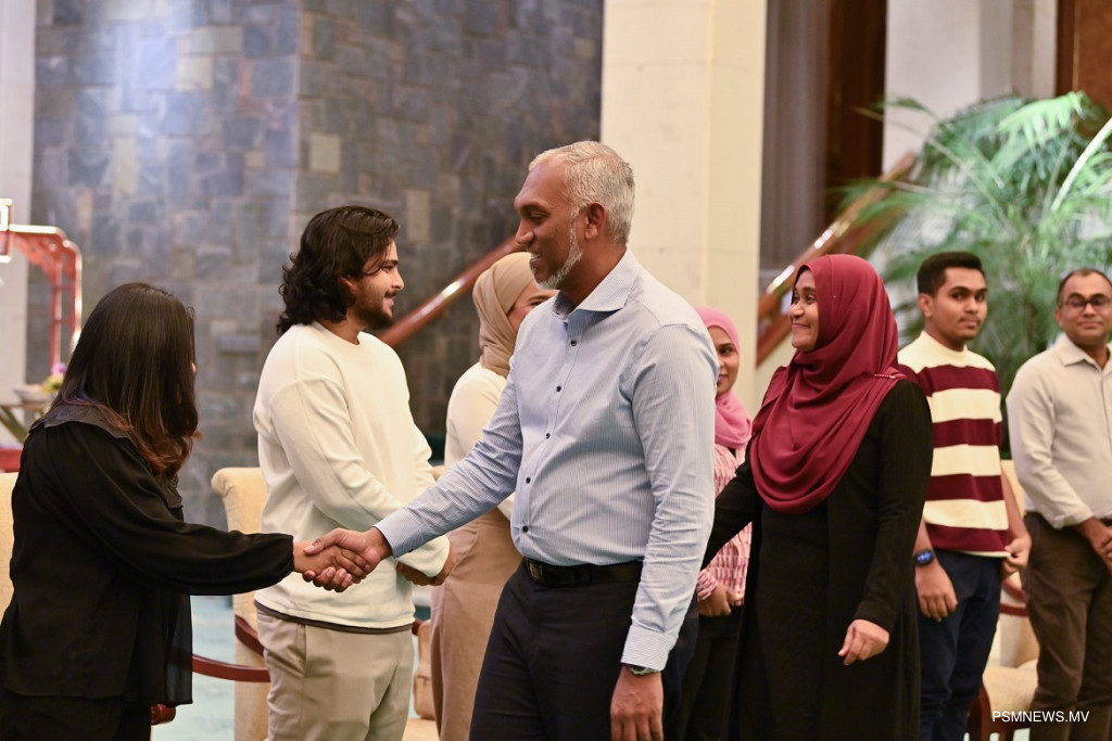 ސިވިލް ސާވެންޓުންނަށް ޗައިނާއިން 1000 ސްކޯލާޝިޕް ދެނީ