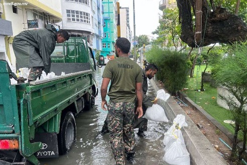 މިއަދުގެ ވިއްސާރައިގައި ގެއްލުންވި 8 ގެއެއްގެ 57 މީހުންނަށް ވަގުތީ ބޯހިޔާވަހިކަން ފޯރުކޮށްދީފި